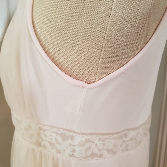 Vintage Miss Elaine chiffon nightgown & robe peignoir set in baby pink - Picture 7 of 16